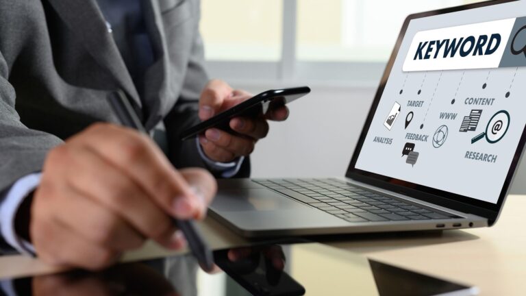 Czym jest SEO i jak działa w 2025 roku?